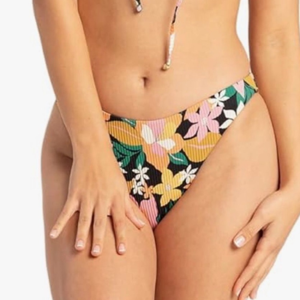 NWT Volcom Had Me At Aloha Ribbed Cheekini Bottom